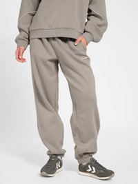 Спортивный костюм Спортивный костюм