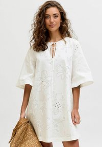 Короткое платье Короткое платье