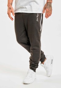 Спортивные штаны Спортивные штаны
