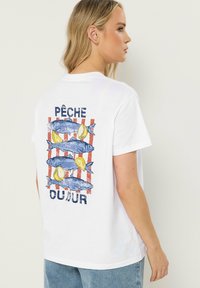 Футболка