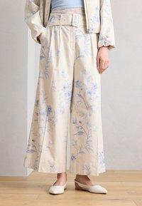 Широкие брюки Широкие брюки