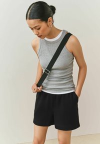 Спортивные штаны