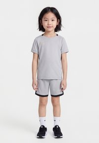 Спортивные шорты Спортивные шорты