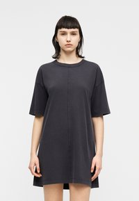 Короткое платье Короткое платье