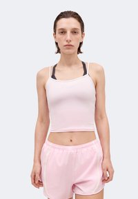 Спортивный топ Спортивный топ