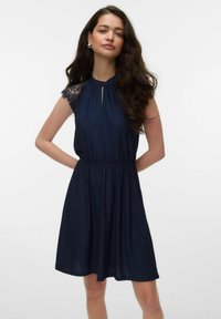 Короткое платье