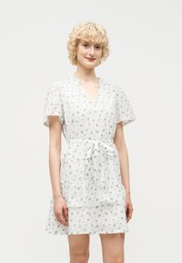 Короткое платье