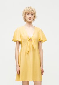 Короткое платье
