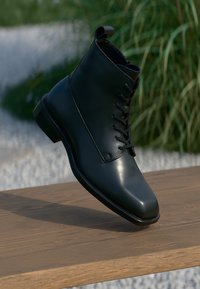 Ботинки на шнуровке Ботинки на шнуровке