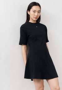 Короткое платье Короткое платье