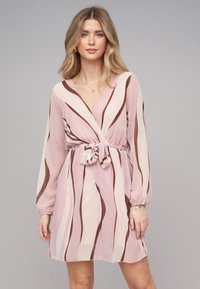 Короткое платье Короткое платье