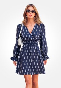 Короткое платье Короткое платье