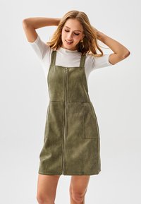 Короткое платье Короткое платье