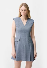 Короткое платье Короткое платье