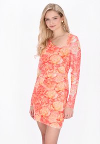 Короткое платье Короткое платье
