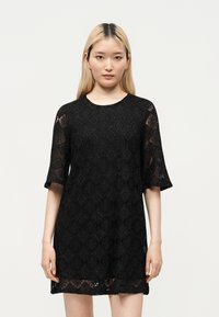 Короткое платье Короткое платье