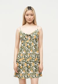 Короткое платье Короткое платье