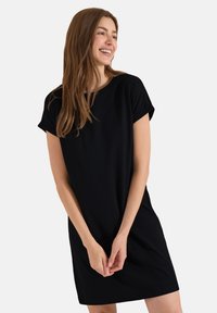 Короткое платье Короткое платье