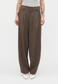 Прямые брюки Прямые брюки