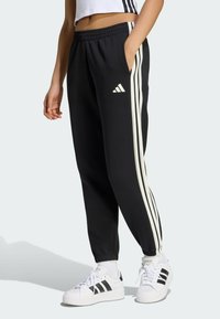 Спортивный костюм Спортивный костюм