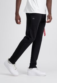 Спортивные штаны Спортивные штаны