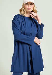 Короткое пальто Короткое пальто
