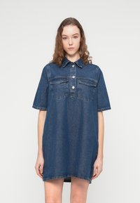 Короткое платье Короткое платье