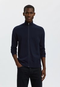 Вязаная кофта Вязаная кофта