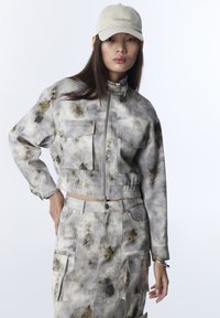 Короткая куртка