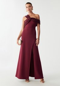 Платье