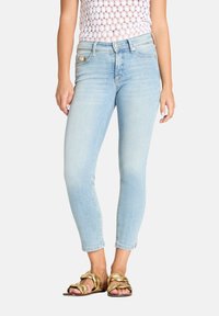 Короткие джинсы Короткие джинсы