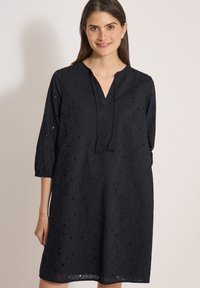 Короткое платье Короткое платье