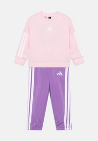 Спортивный костюм Спортивный костюм
