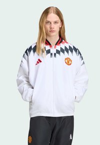 Спортивная куртка