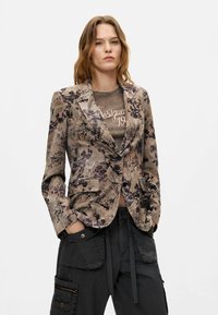 Короткое пальто Короткое пальто