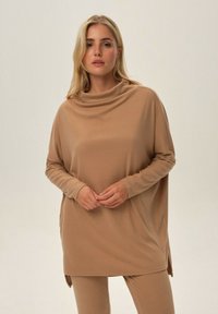 Длинная майка Длинная майка