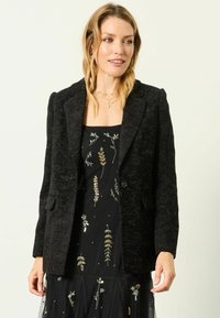 Короткое пальто Короткое пальто