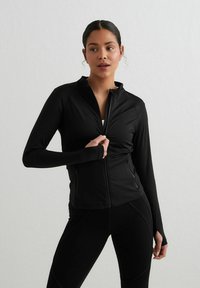Спортивная куртка Спортивная куртка
