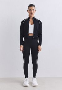 Спортивные штаны Спортивные штаны