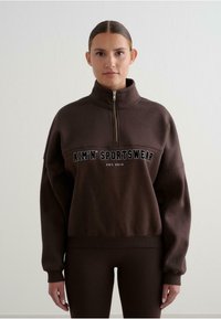 Спортивная толстовка Спортивная толстовка