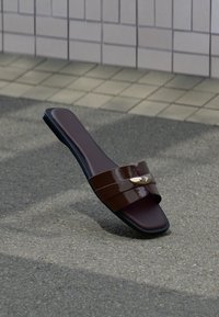 Шлепанцы