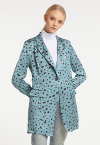 Короткое пальто Короткое пальто