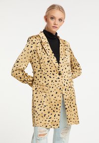 Короткое пальто Короткое пальто