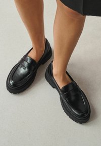 Полуботинки