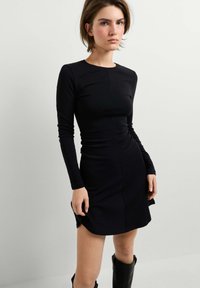 Короткое платье Короткое платье