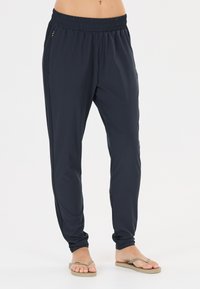 Спортивный костюм Спортивный костюм