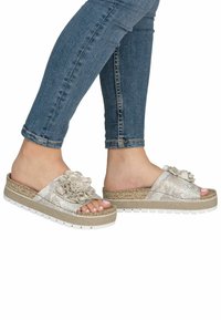 Босоножки