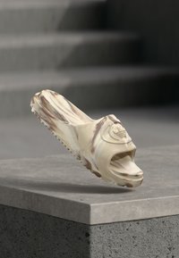 Шлепанцы Шлепанцы
