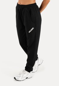 Спортивный костюм Спортивный костюм