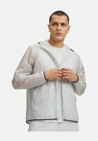 Спортивная куртка Спортивная куртка